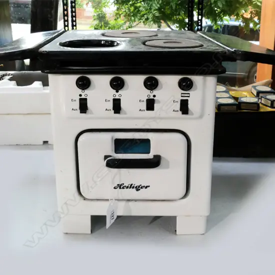 HEILIGER ENAMEL ON STEEL ELECTRIC OVEN MODEL H.270mm