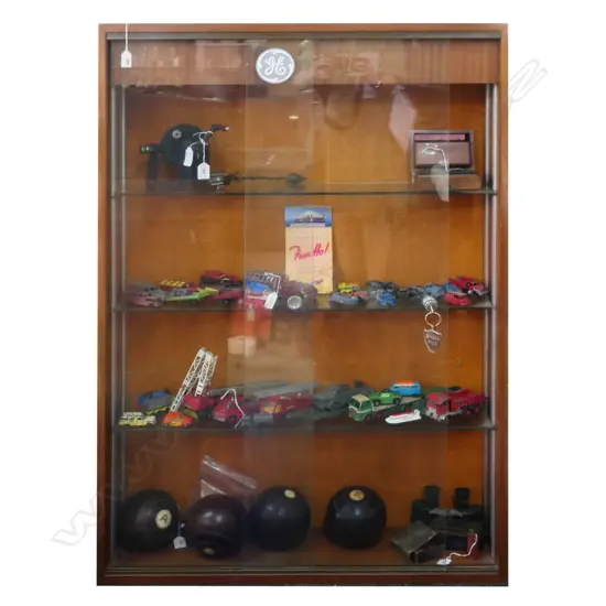 MAHOGANY DISPLAY CABINET w 2 SLIDING GLASS DOORS. H.1230m