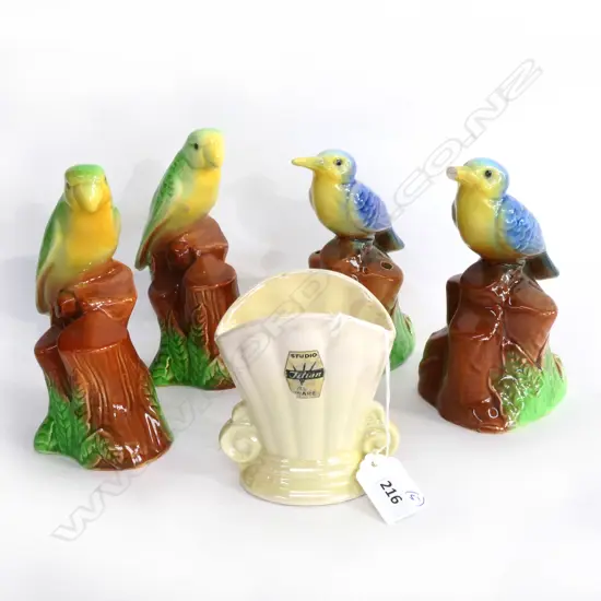 4 CROWN LYNN POTTERY BIRD ORNAMENTS H.150mm & TITIAN STUDIOS VASE