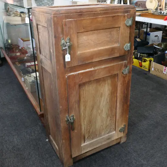 2 DOOR ICE CHEST REFRIGERATOR CABINET w AUCKLAND MAKERS DETAILS TO BACK. H.1000mm...