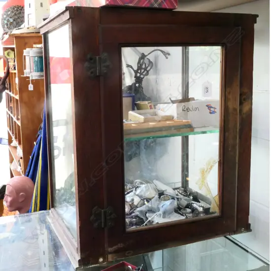 SMALL OAK FRAMED COUNTER DISPLAY CABINET, GLASS DOOR BROKEN. H.540mm