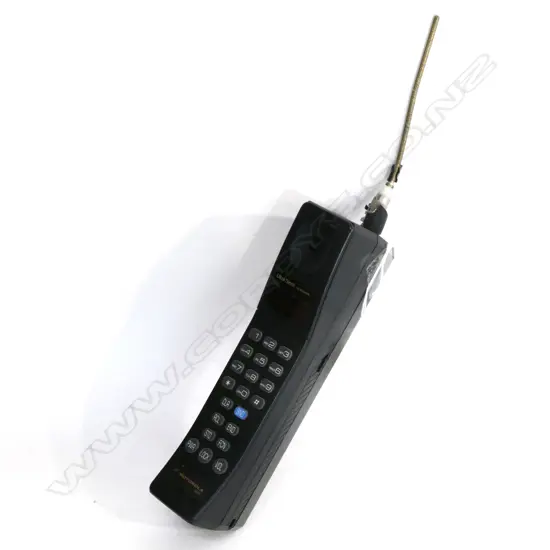 MOTOROLA 9690 'BRICK' CELL PHONE AF. H.200mm