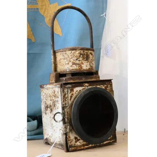 WHITE PAINTED RAILWAY SIGNAL LAMP w RED LENS H.380mm