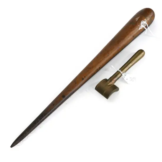 SAILOR'S LARGE WOODEN FID L.460mm & SAIL MAKERS PARCELLING TOOL, BRONZE “WY”