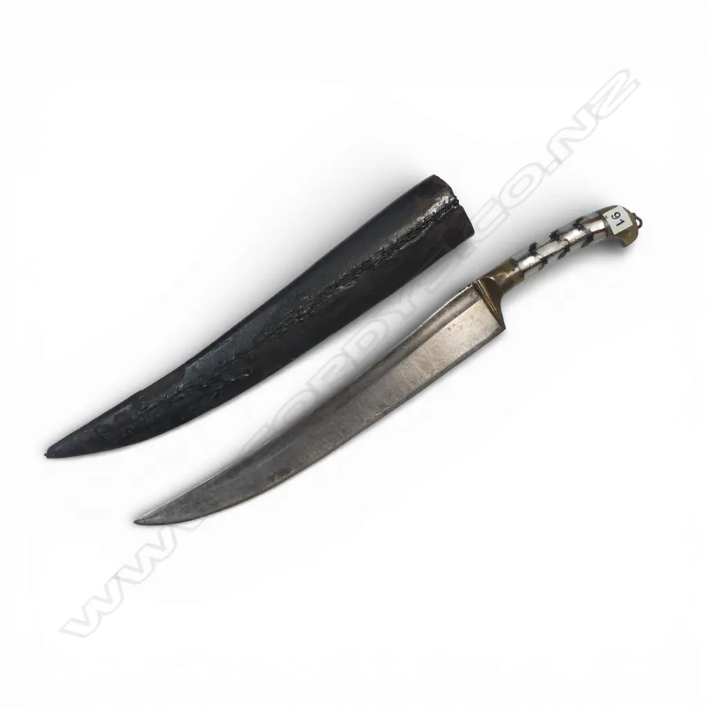 Small Indian Pesh Kabz knife. Brass hilt with jade grips inlaid with mother of pearl and horn. Image 1++