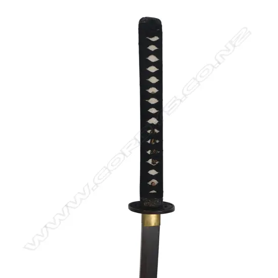 Contemporary Katana sword made by Zeng, bohi blade with strong chu-no-tempering and wave patterns,