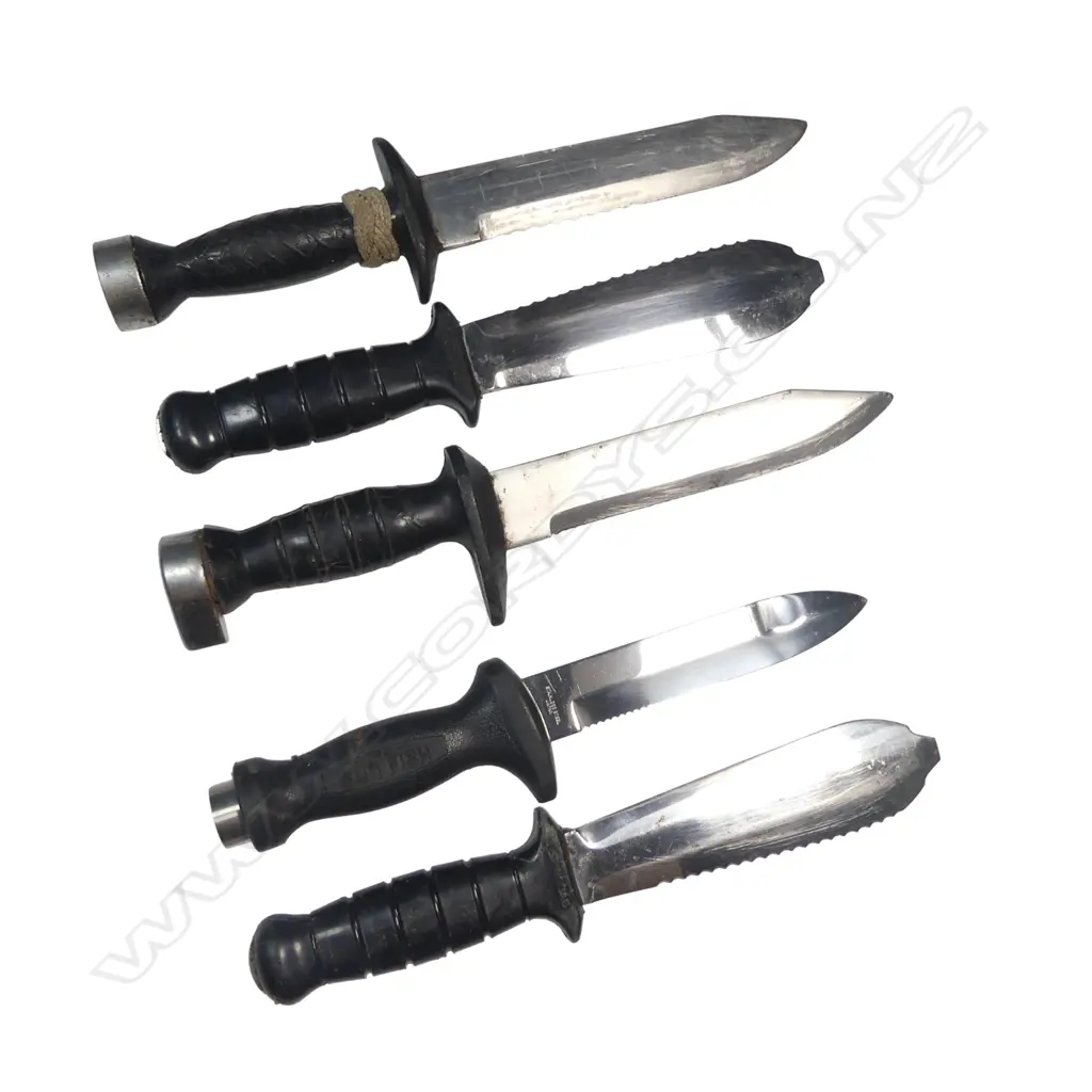 Five various diver's knives, without sheaths. Image 1++