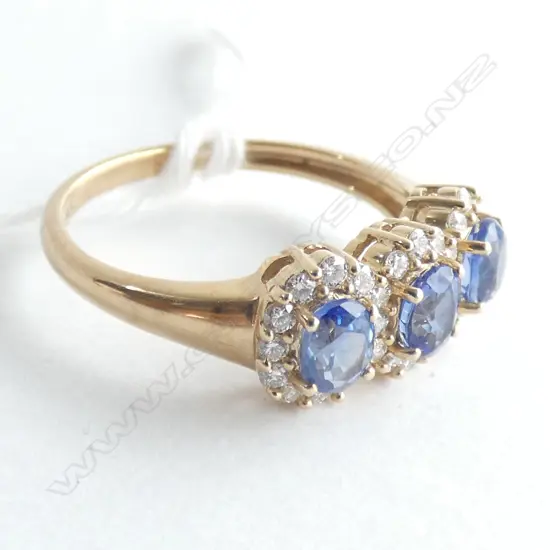 9CT DIAMOND & SAPPHIRE CLUSTER RING 1.4 GRAMS 