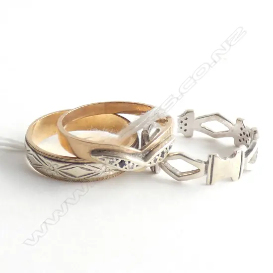 THREE 9CT GOLD RINGS 8.53gm