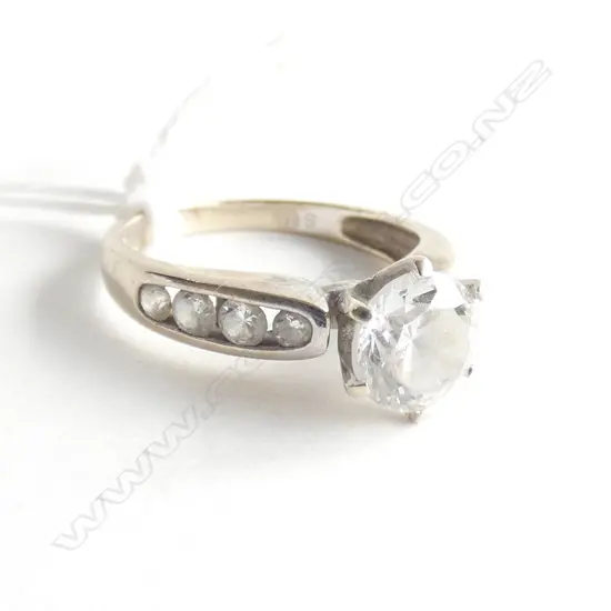 14CT WHITE GOLD AND FAUX DIAMOND RING 4gm