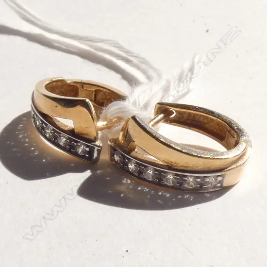 PR 9ct DIAMOND & CZ EARRINGS 2.52GM - WITH VALUATION