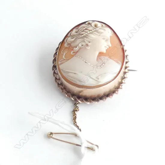 9CT CAMEO BROOCH 