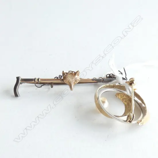 2 9CT GOLD BROOCHES; FOX TIE PIN + GOLD & PEARL CIRCLE DESIGN 2.8 GRAMS