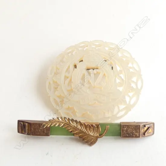 9CT GOLD POUNAMU BROOCH (AF) /M.O.P. ARMY BROOCH 