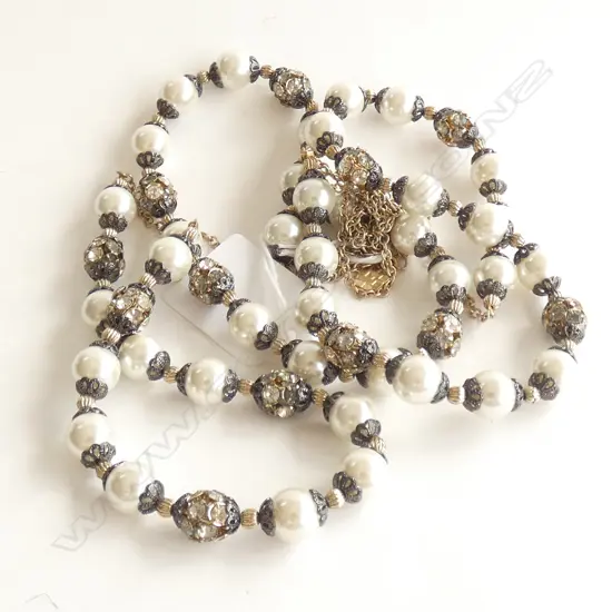 COSTUME 3 STRAND PEARL NECKLACE