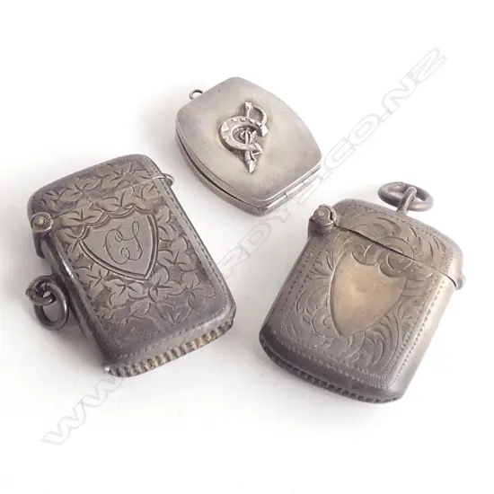2 SMALL STG SILVER VESTAS + A PENDANT LOCKET 30 GRAMS TOTAL