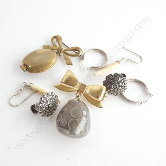 BAG JEWELLERY INCL MARCASITE & BONE EARRINGS/ BRASS LOCKET / GEMSTONE BROOCH ETC