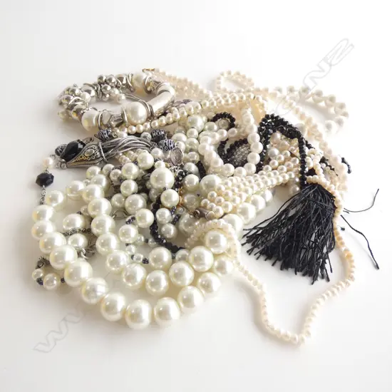 BAG ASST. COSTUME PEARL JEWELLERY