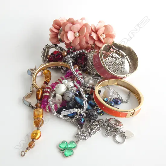 GOOD BAG LOT OF COSTUME BRACELETS AND BANGLES