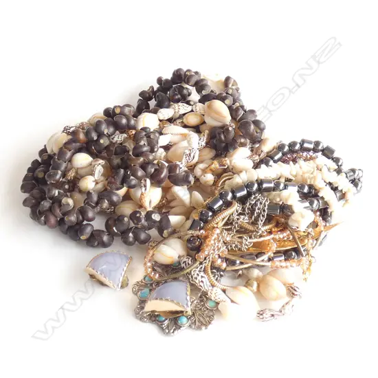 BAG OF RETRO COSTUME JEWELLERY INCL. STG SILVER STUDS & 3 SHELL NECKLACES