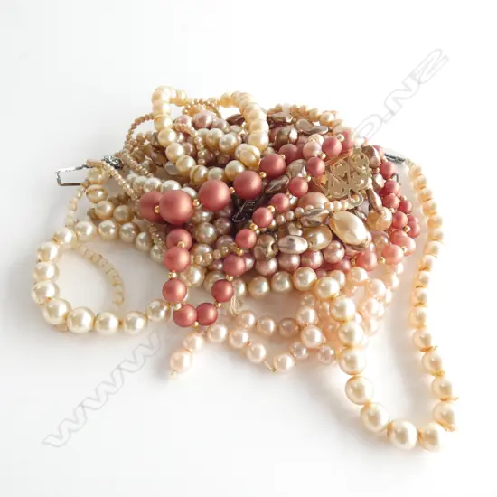 BOX FAUX PEARL NECKLACES 