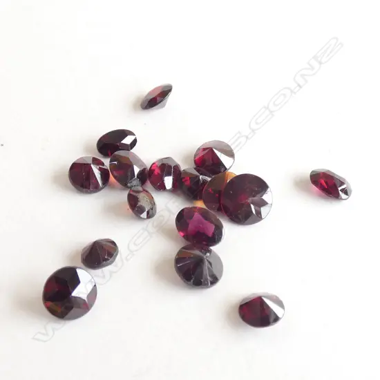 10CT OVAL & ROUND GARNETS