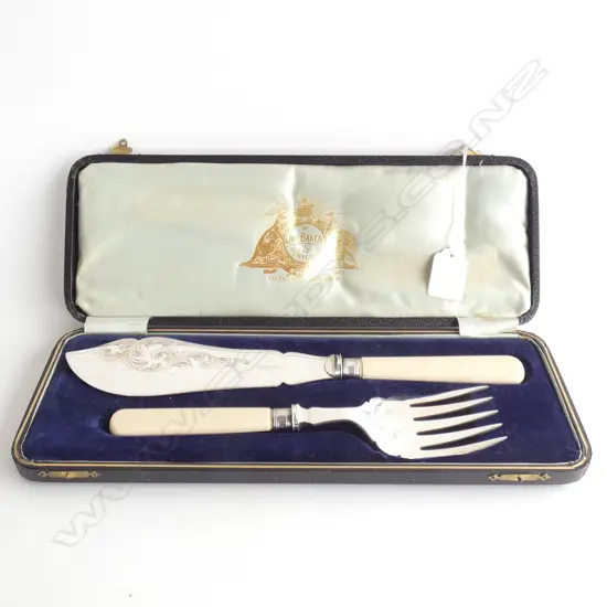 CASED 'BONE' HANDLED PR FISH SERVERS