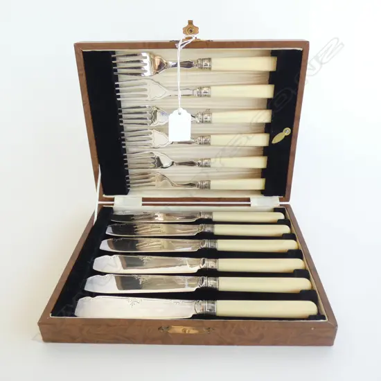 CASED FISH KNIVES SET