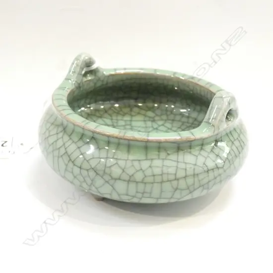 CHINESE CELADON PORCELAIN INCENSE BURNER, w SEAL CHARACTER MARK UNDER THE BASE. Dia.110mm