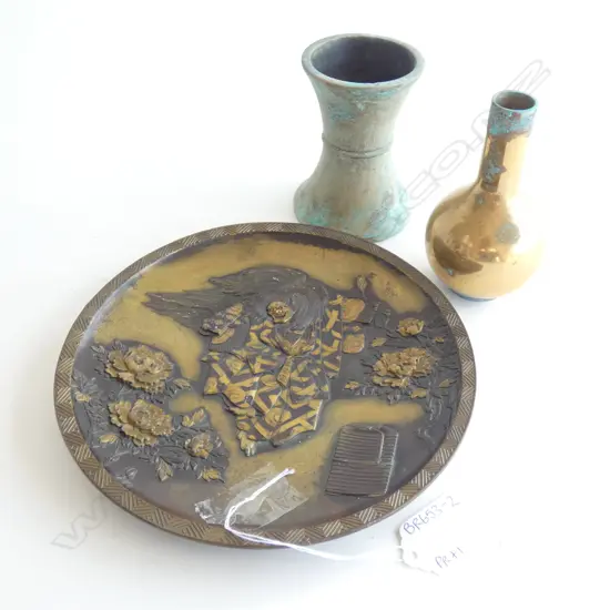 2 OLD BRASS VASES (H 110MM) (GREEN PATINA) & PLATE (DIA 180MM)