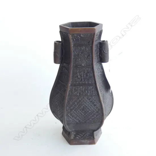 ORIENTAL METAL ARROW FORM VASE H.200mm