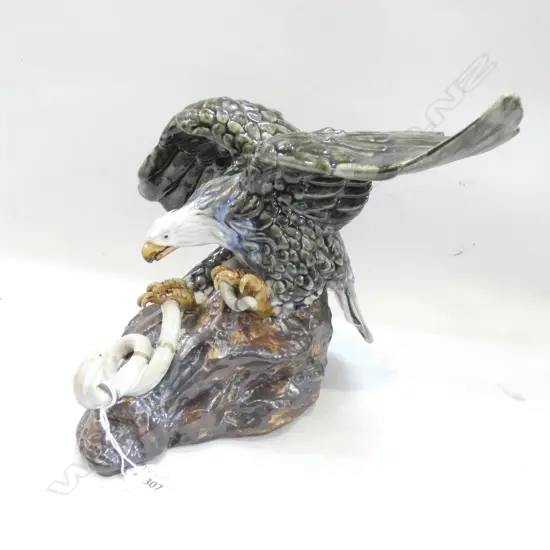 CERAMIC EAGLE ATTACKING SNAKE H.235mm