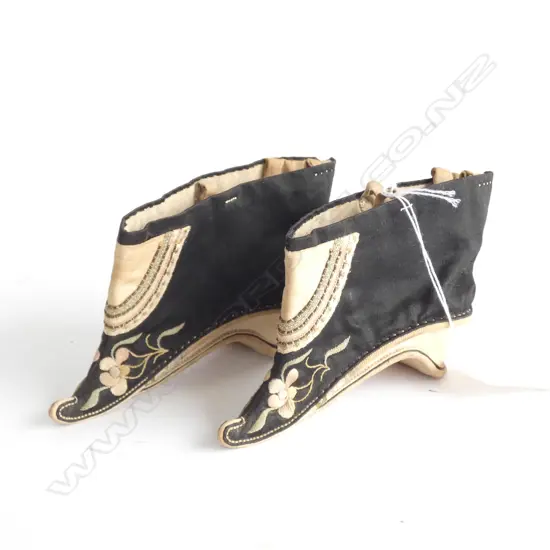PR ANTIQUE CHINESE BOUND FOOT SLIPPERS SILK EMBROIDED