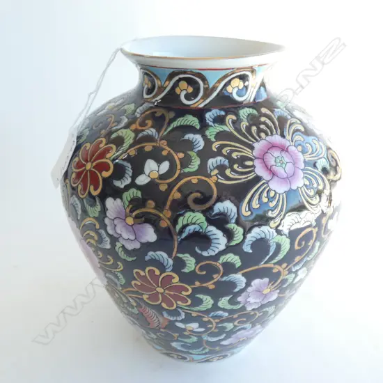 FAMILLE NOIR BLACK ORIENTAL VASE H.210mm
