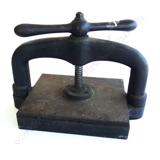 CAST IRON BOOK PRESS (28kg)