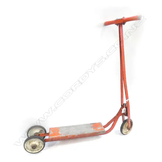 VINTAGE RED SCOOTER L.650mm
