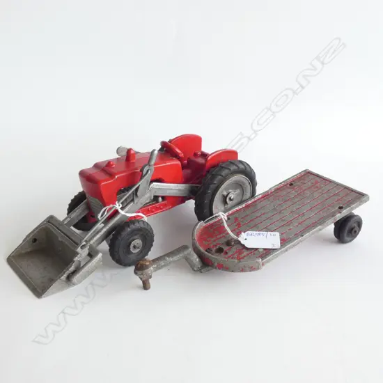 FUN HO RED TRACTOR FRONT END LOADER L.240mm + TRAILER