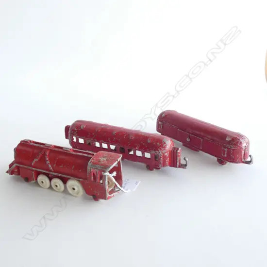 RED VINTAGE FUN HO TRAIN L.200mm + 2 CARRIAGES L.250mm