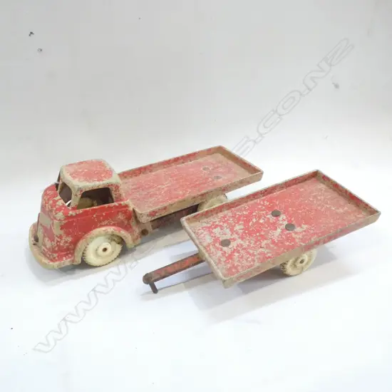 FUN HO RED TRUCK L. 260mm + A TRAILER