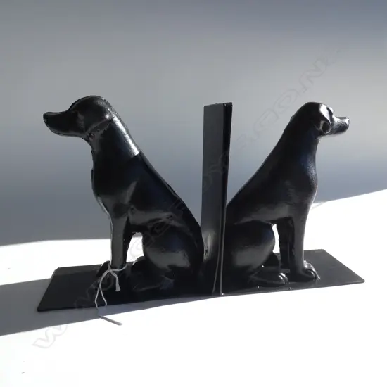 PR CAST IRON SEATED LABRADOR BOOKENDS H.175mm