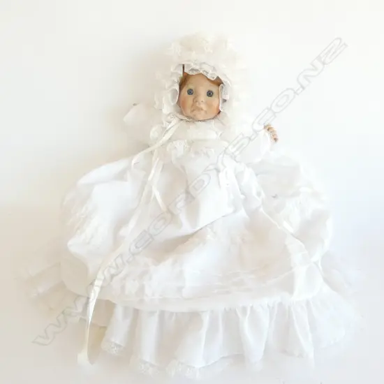 PEE MIDDLETON FIRST MOMENTS DOLL - CHRISTENING CLOTHES L. 580MM - SIGNED