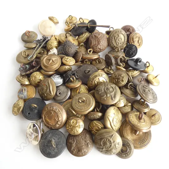 BAG ASST. WAR BUTTONS