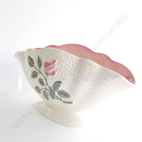 LG MALING LUSTRE ROSE EMBOSSED MANTLE VASE -  L 300 H. 155MM