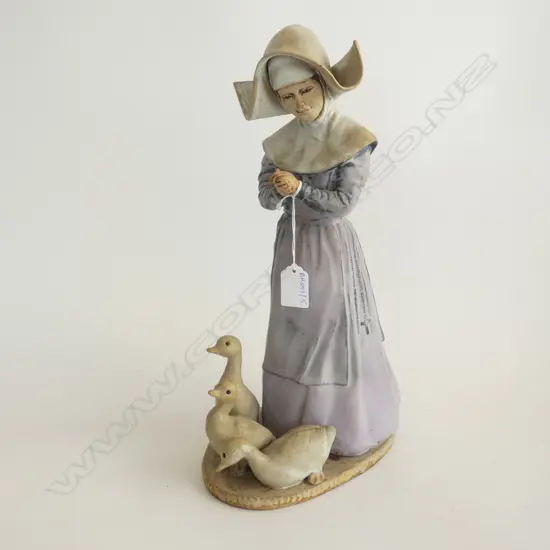 CERAMIC NUN FIGURE H.370mm