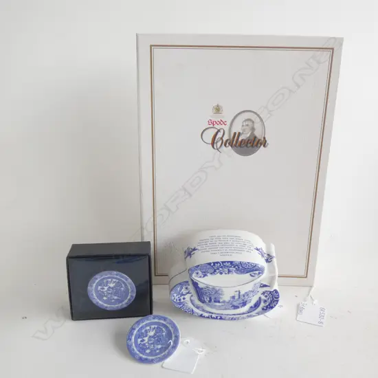 SPODE BLUE & WHITE COLLECTORS PCS; TEA CUP ORNAMENT & TWO MINIATURE PLATE BROOCHES (DIA  43MM)