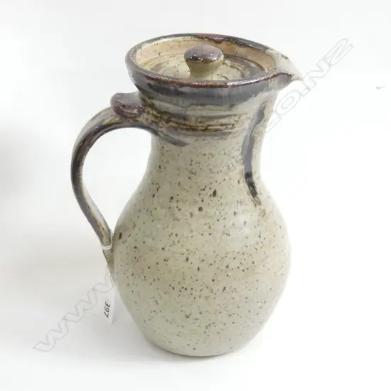 (19591) POTTERY LIDDED WATER JUG - ETCHED ON BASE JC(?)