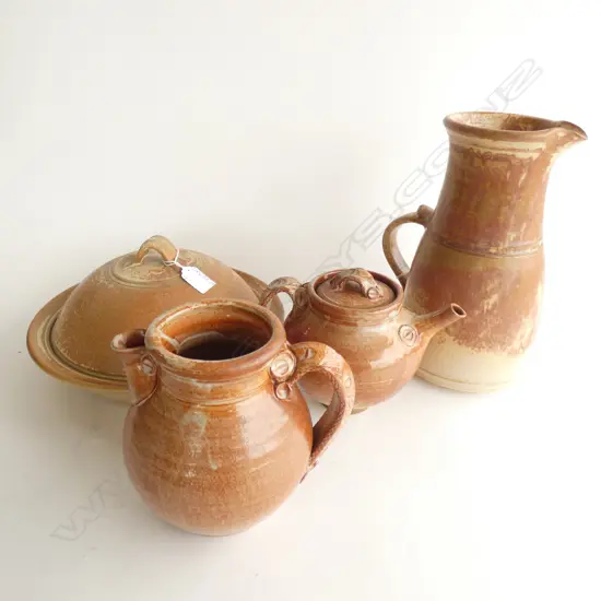 4 PCS POTTERY; TEAPOT & JUG + LG COVERED DISH (DIA  280MM) + LG JUG H.265MM