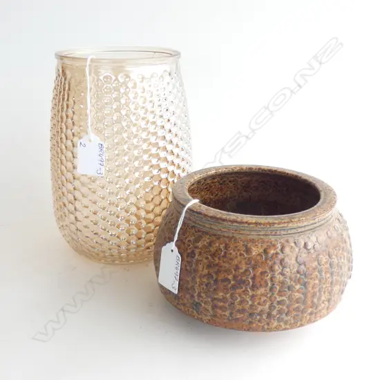POTTERY BOWL (DIA 160MM) & DIMPLED CHAMPAGNE COLOURED GLASS VASE H. 200MM