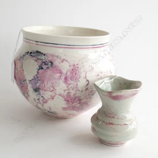 (19597) SM CROWN LYNN VASE #64 & GLAZED POTTERY VASE H. 165MM