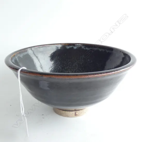 POTTERY BOWL TENMOKU AND CHUN GLAZE Roger King Potter 225 x 110mm